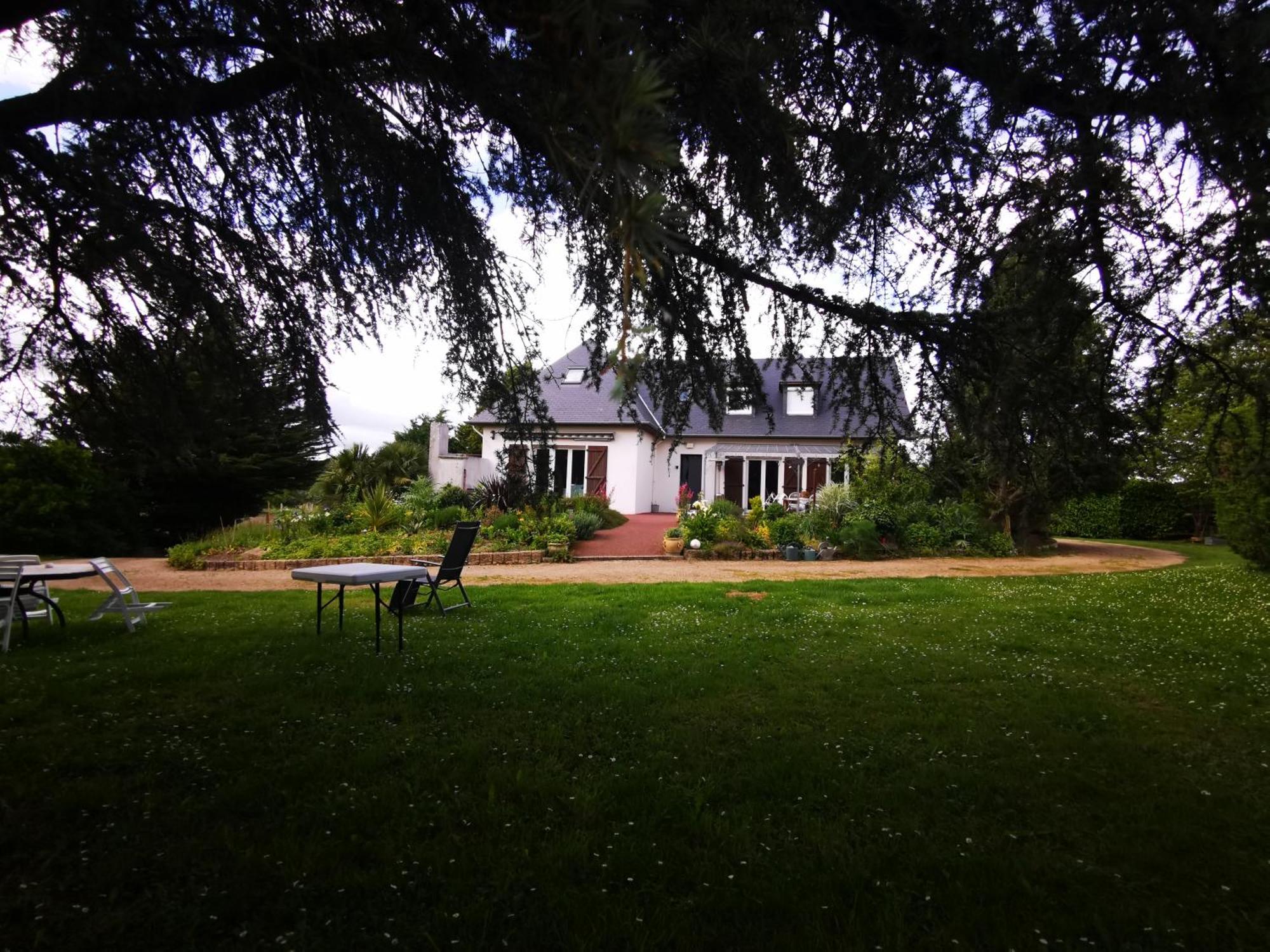 Le Logis De Catherine Et Serge Genêts Exteriör bild